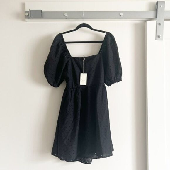 NWT Balloon sleeve mini dress with cut-out back size medium - Picture 1 of 5